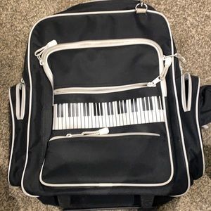 Super cute 🎶 Backpack with wheels! 🎒 Great for music lessons! Good Condition.